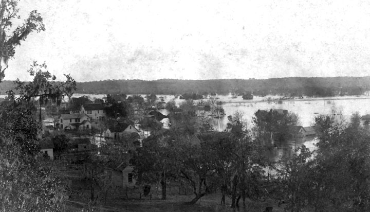 View of 1913 flood from the hill on North Washinton Street